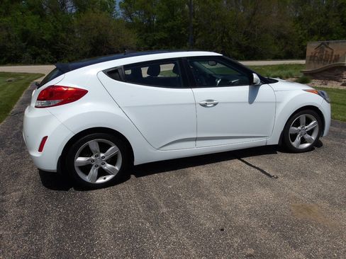 Used 2013 Hyundai Veloster w/ Tech Pkg FWD image 12