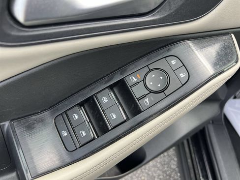 Used 2024 Nissan Rogue SV FWD image 15