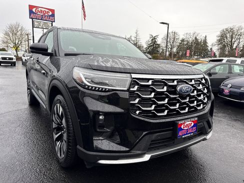 Used 2025 Ford Explorer Platinum w/ LUX Leather Package image 11