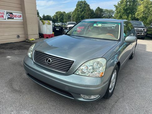 Used 2001 Lexus LS 430 RWD image 2