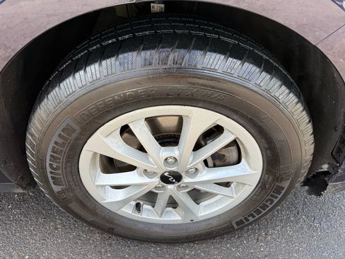 Used 2023 Kia Carnival LX FWD image 12