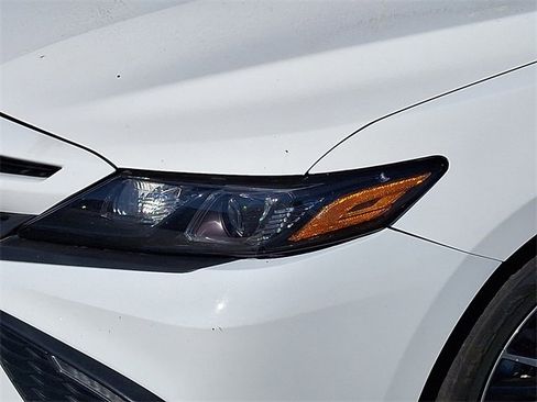 Used 2024 Toyota Camry SE image 30