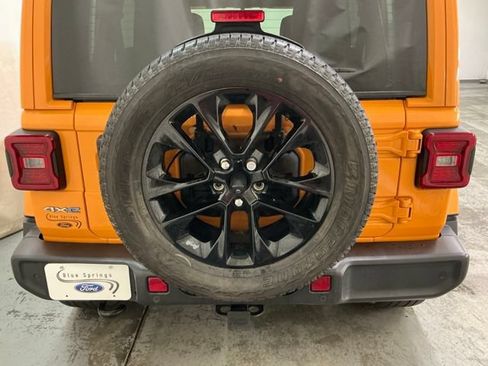 Used 2021 Jeep Wrangler Unlimited Sahara w/ Cold Weather Group AWD/4WD image 6