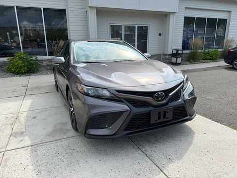 Used 2021 Toyota Camry SE w/ Cold Weather Package AWD/4WD image 4