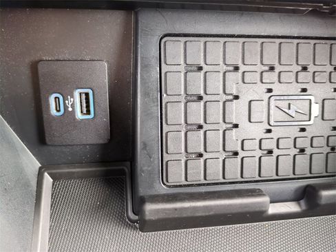 Used 2023 Ford F150 Platinum image 21