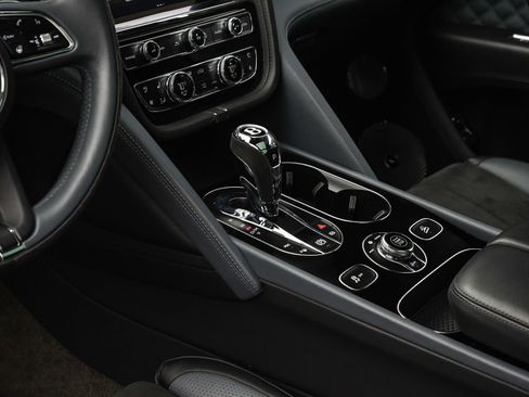 Used 2022 Bentley Bentayga image 39