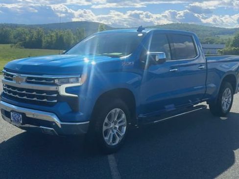 Used 2022 Chevrolet Silverado 1500 LTZ w/ Z71 Off-Road Package AWD/4WD image 4