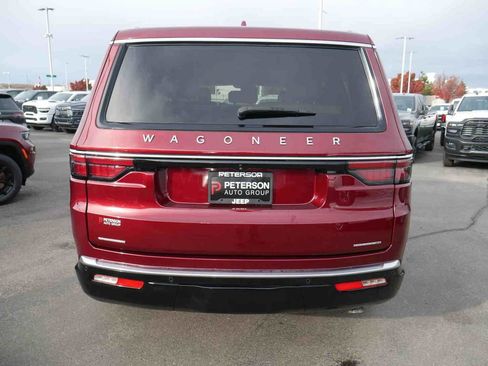 Used 2022 Jeep Wagoneer Series III w/ Flexible Seating Group image 21