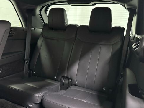 Used 2025 Land Rover Range Rover Long Wheelbase SE image 16