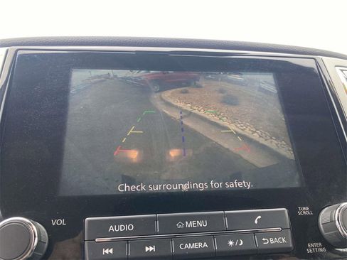 Used 2021 Nissan Titan SV image 17