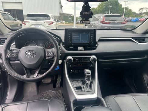 Used 2020 Toyota RAV4 LE AWD/4WD image 16