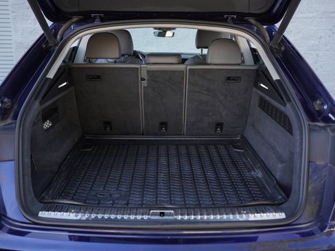 Used 2019 Audi Q8 Prestige w/ Adaptive Chassis Package image 38