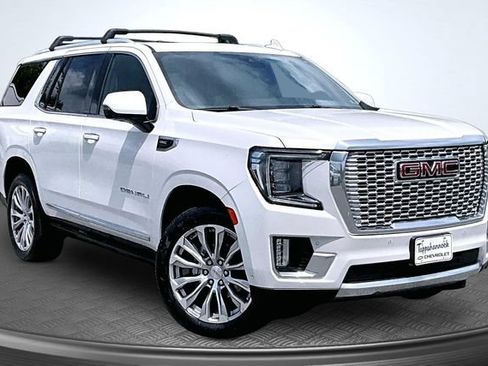 Used 2023 GMC Yukon Denali w/ Denali Reserve Package AWD/4WD image 3