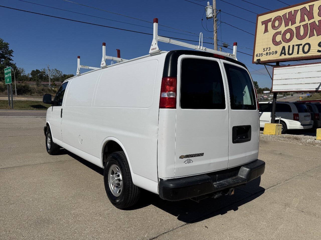 Used 2021 Chevrolet Express 2500 Extended w/ Driver Convenience Package RWD image 5