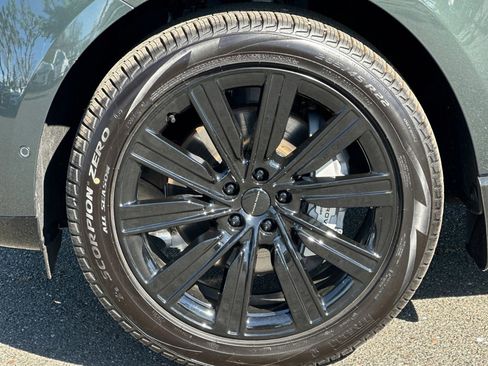 New 2026 Land Rover Range Rover Long Wheelbase SE image 13