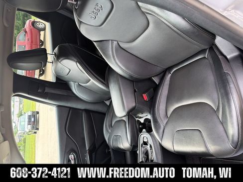 Used 2023 Jeep Cherokee Altitude Lux AWD/4WD image 18