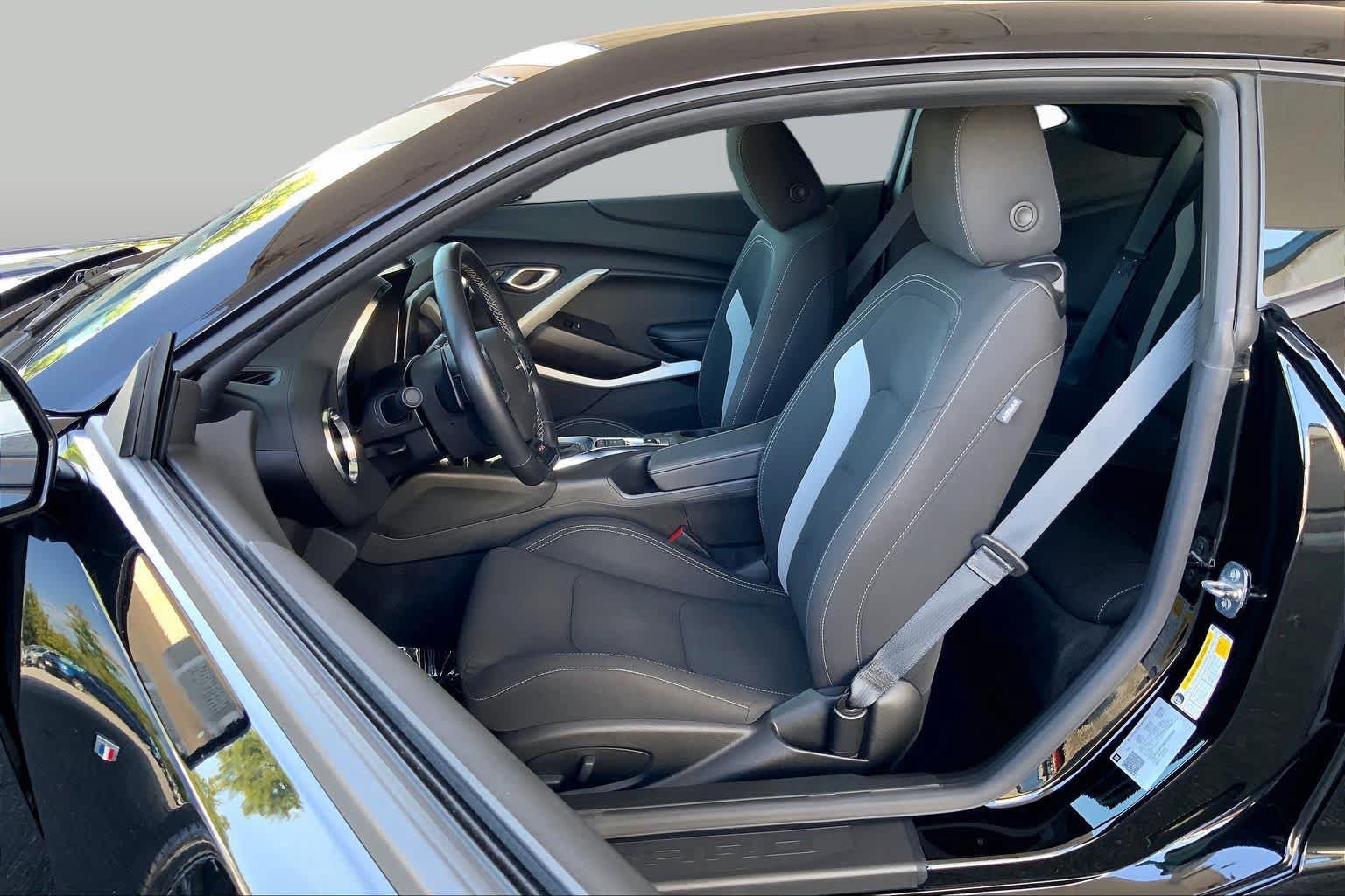 Used 2021 Chevrolet Camaro SS RWD image 8