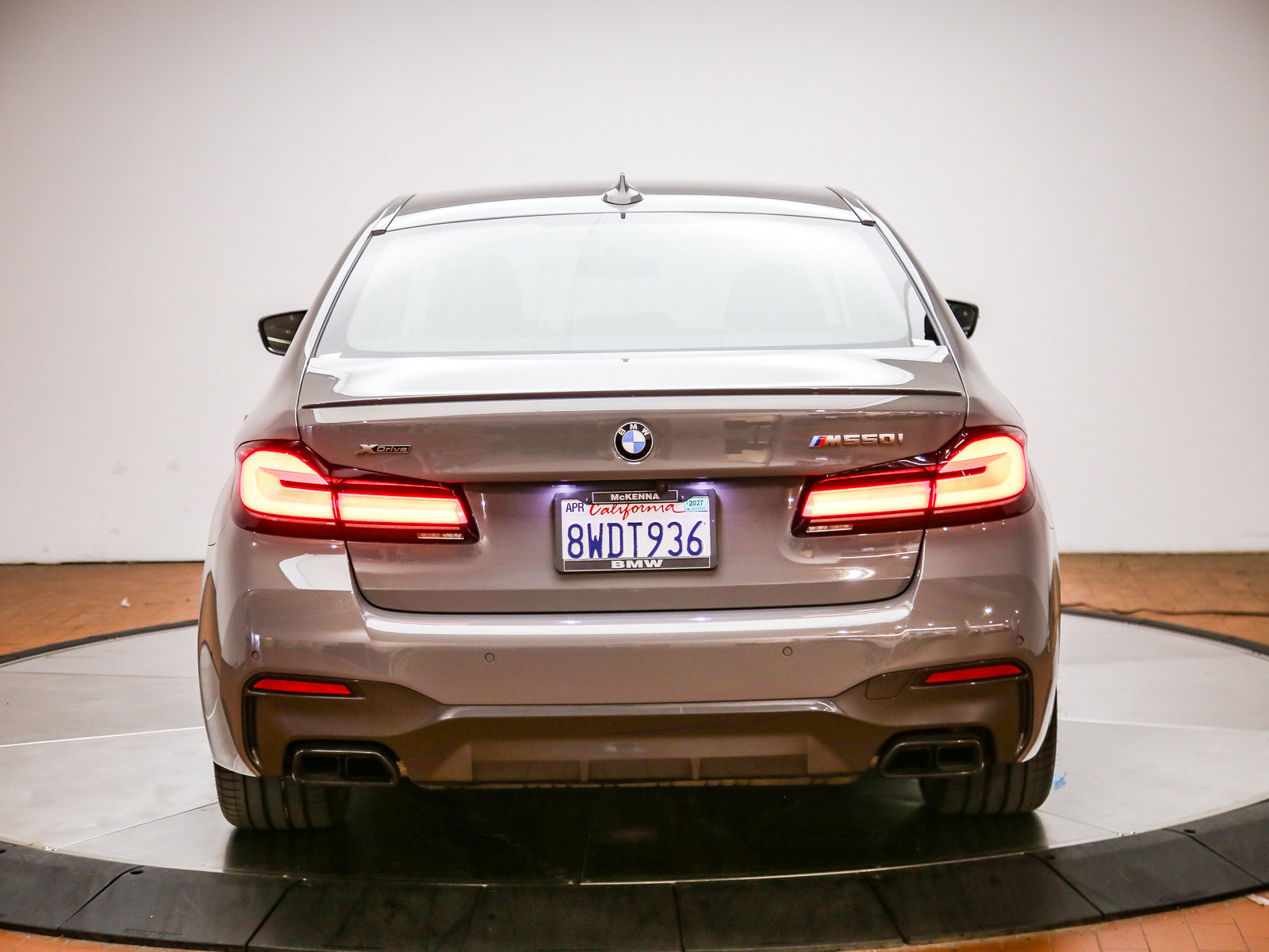 Used 2021 BMW M550i xDrive w/ Executive Package AWD/4WD image 6