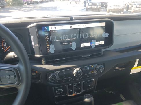 New 2026 Jeep Gladiator Sport image 15