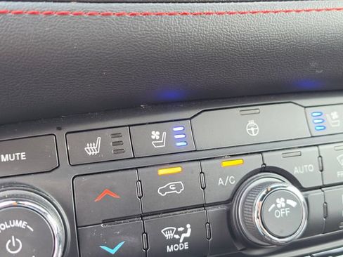 Used 2024 Dodge Durango GT RWD image 39