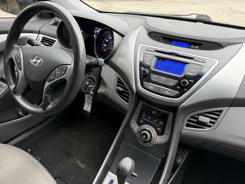 Used 2013 Hyundai Elantra GLS w/ Preferred Pkg image 11