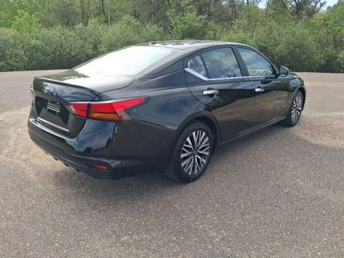 Used 2025 Nissan Altima 2.5 SV FWD image 8