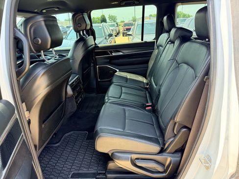 Used 2024 Jeep Wagoneer Series II w/ Flexible Seating Group AWD/4WD image 24