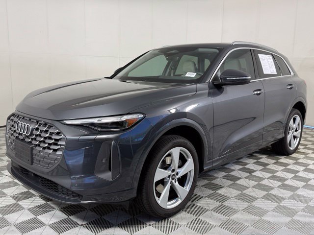 Used 2025 Audi Q5 Premium Plus w/ Premium Plus AWD/4WD image 2