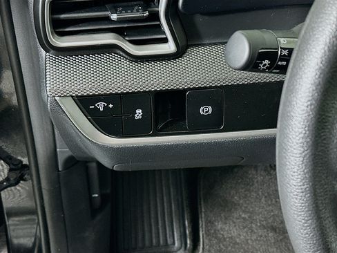 Used 2025 Kia Sportage LX FWD image 16
