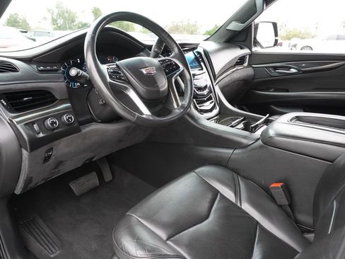 Used 2018 Cadillac Escalade Platinum image 18