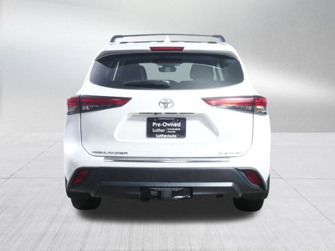 Used 2022 Toyota Highlander XLE image 6