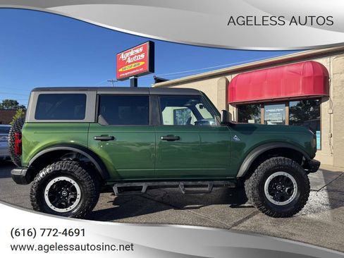 Used 2023 Ford Bronco Black Diamond w/ Sasquatch Package AWD/4WD image 1