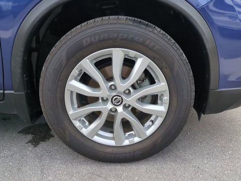 Used 2020 Nissan Rogue SV FWD image 11