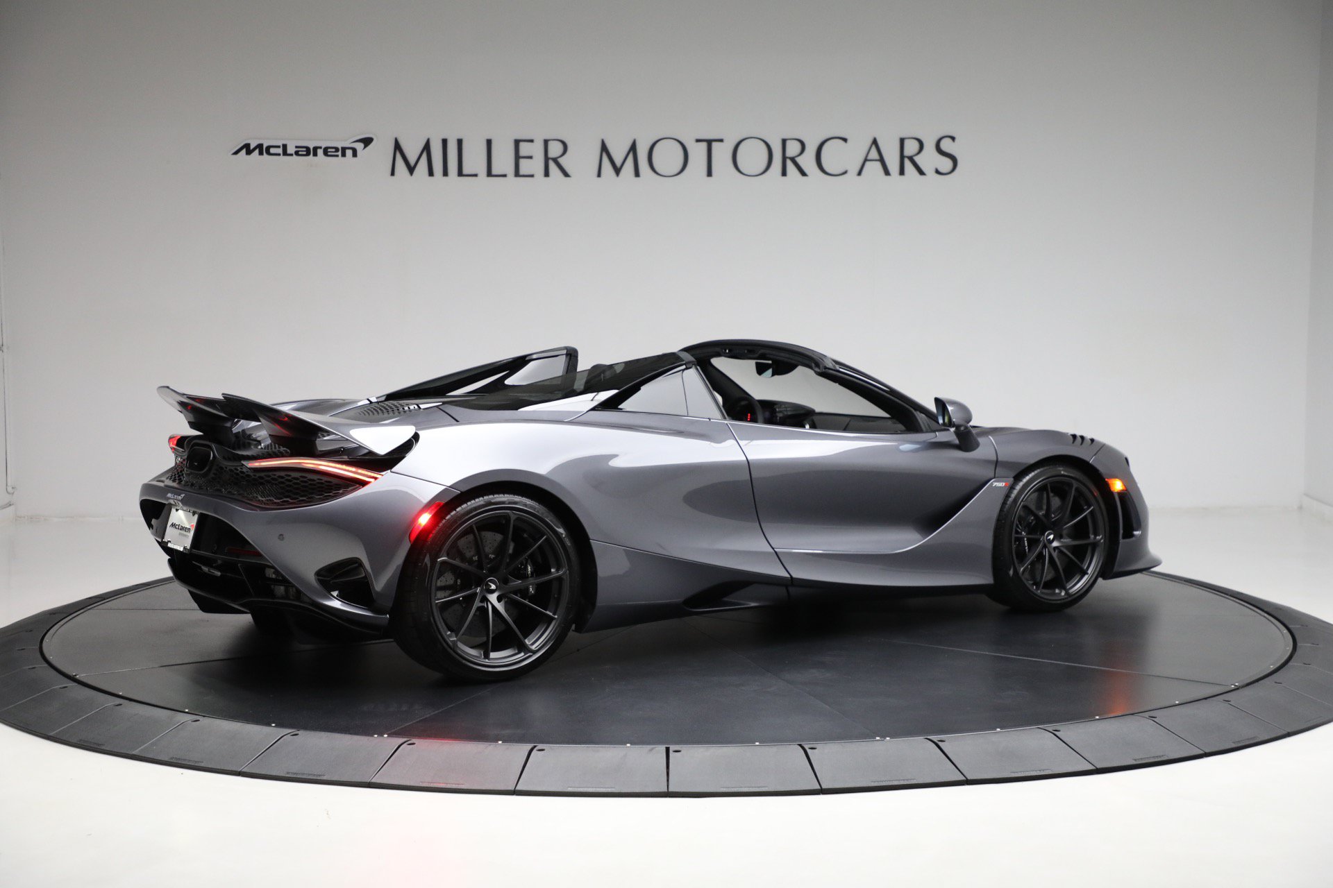 Used 2024 McLaren 750S Spider RWD image 8