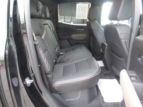 Used 2023 GMC Canyon Denali w/ Denali Black Edition AWD/4WD image 9