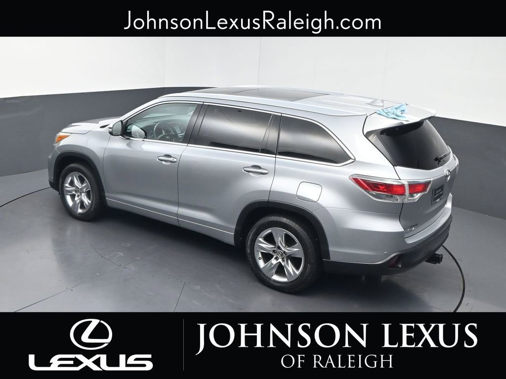 Used 2016 Toyota Highlander Limited Platinum FWD image 25