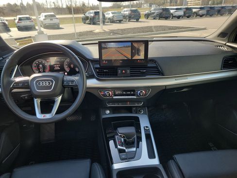 Used 2024 Audi Q5 2.0T Premium Plus w/ Premium Plus Package AWD/4WD image 3