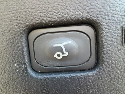 Certified 2023 Ford Edge SEL w/ Convenience Package AWD/4WD image 12