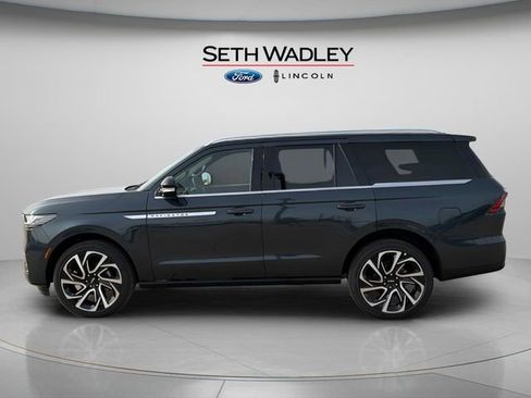 New 2026 Lincoln Navigator Reserve image 4