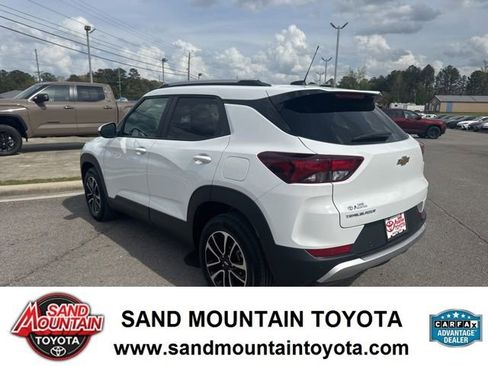 Used 2025 Chevrolet TrailBlazer LT w/ Driver Confidence Package image 5