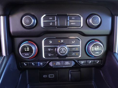 Certified 2024 Chevrolet Suburban Premier image 20