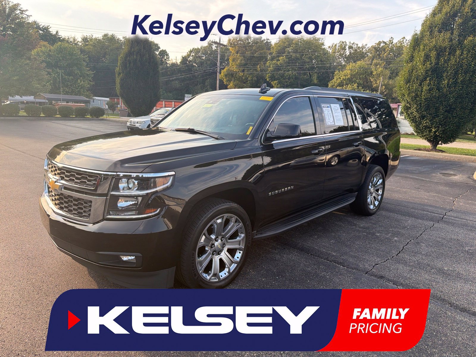 Used 2018 Chevrolet Suburban LT w/ Luxury Package AWD/4WD image 1