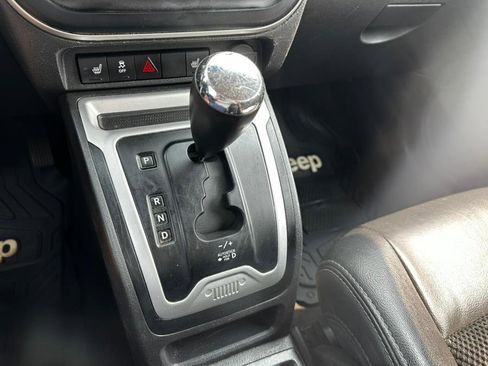 Used 2016 Jeep Compass Latitude image 17