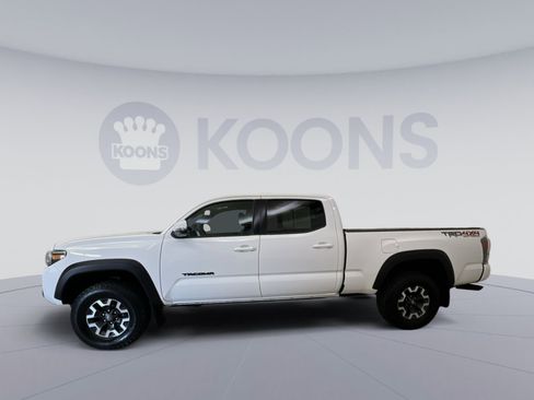 Used 2022 Toyota Tacoma TRD Off-Road w/ TRD Premium Off Road Package AWD/4WD image 5