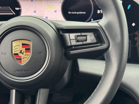 Used 2023 Porsche Taycan image 21