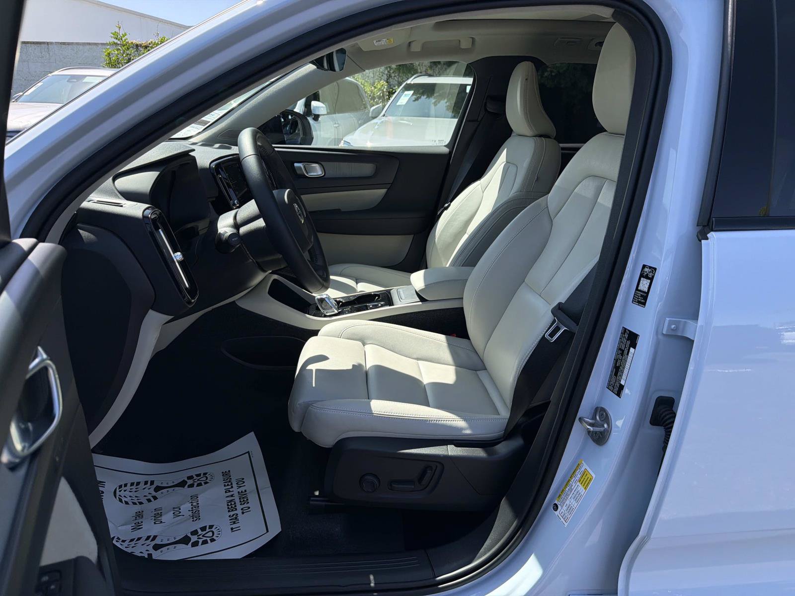Used 2026 Volvo XC40 B5 Plus w/ Protection Package Premier AWD/4WD image 17