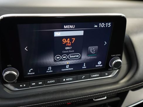Used 2025 Nissan Rogue SV FWD image 34