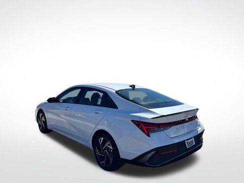 Used 2025 Hyundai Elantra SEL FWD image 7