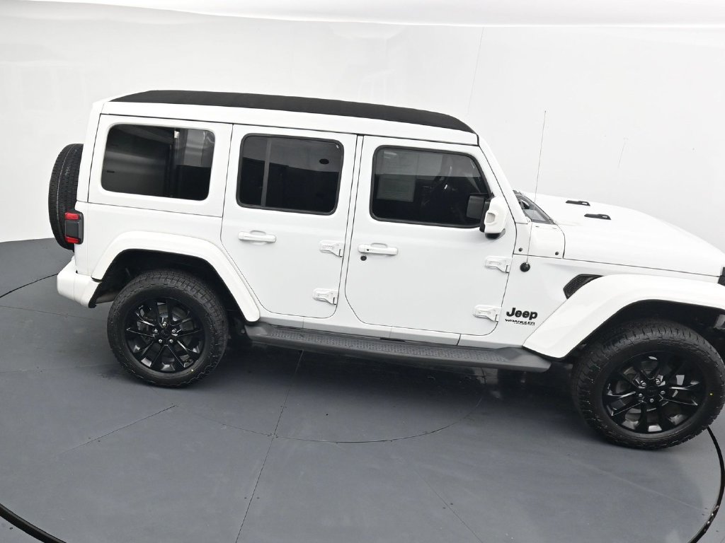 Used 2022 Jeep Wrangler Unlimited Sahara AWD/4WD image 31
