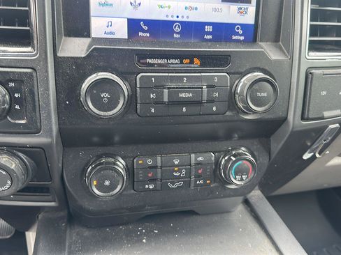 Used 2019 Ford F150 XLT w/ Equipment Group 302A Luxury AWD/4WD image 17